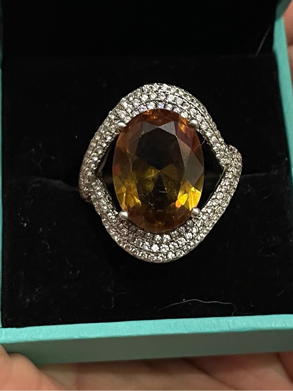 Beautiful 12.69CT Oval Cut Alexandrite Color Changing Gemstone Ring.